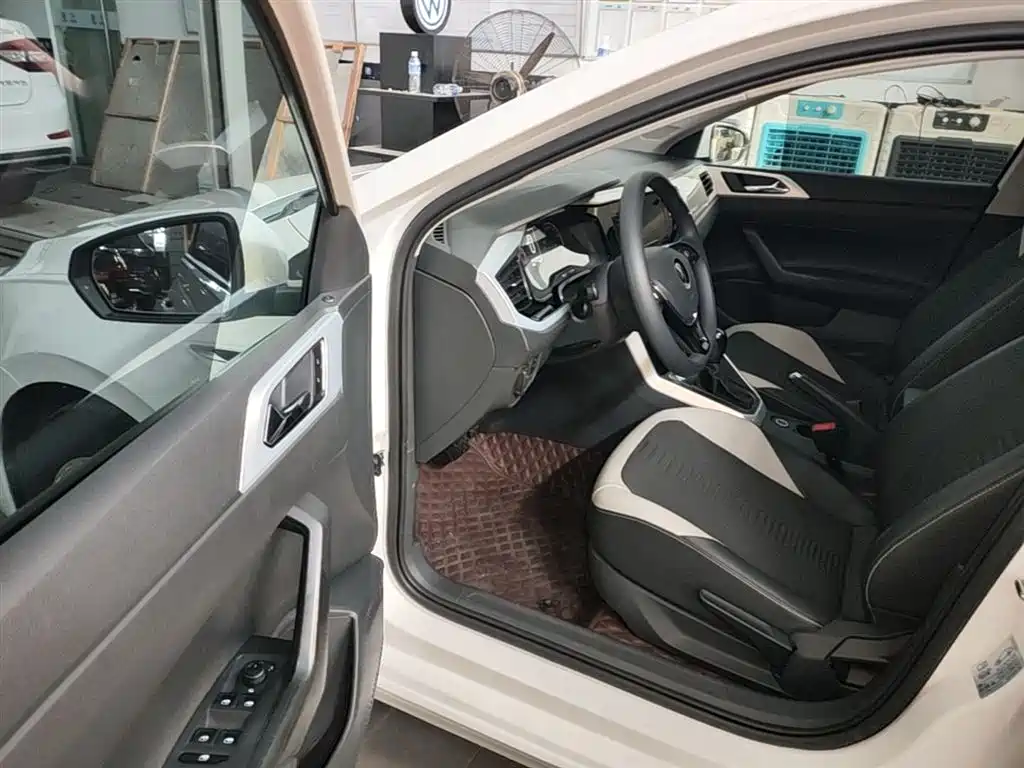 Volkswagen Polo 2021 Plus 1.5L Automatic Colorful Tech Edition фото 16