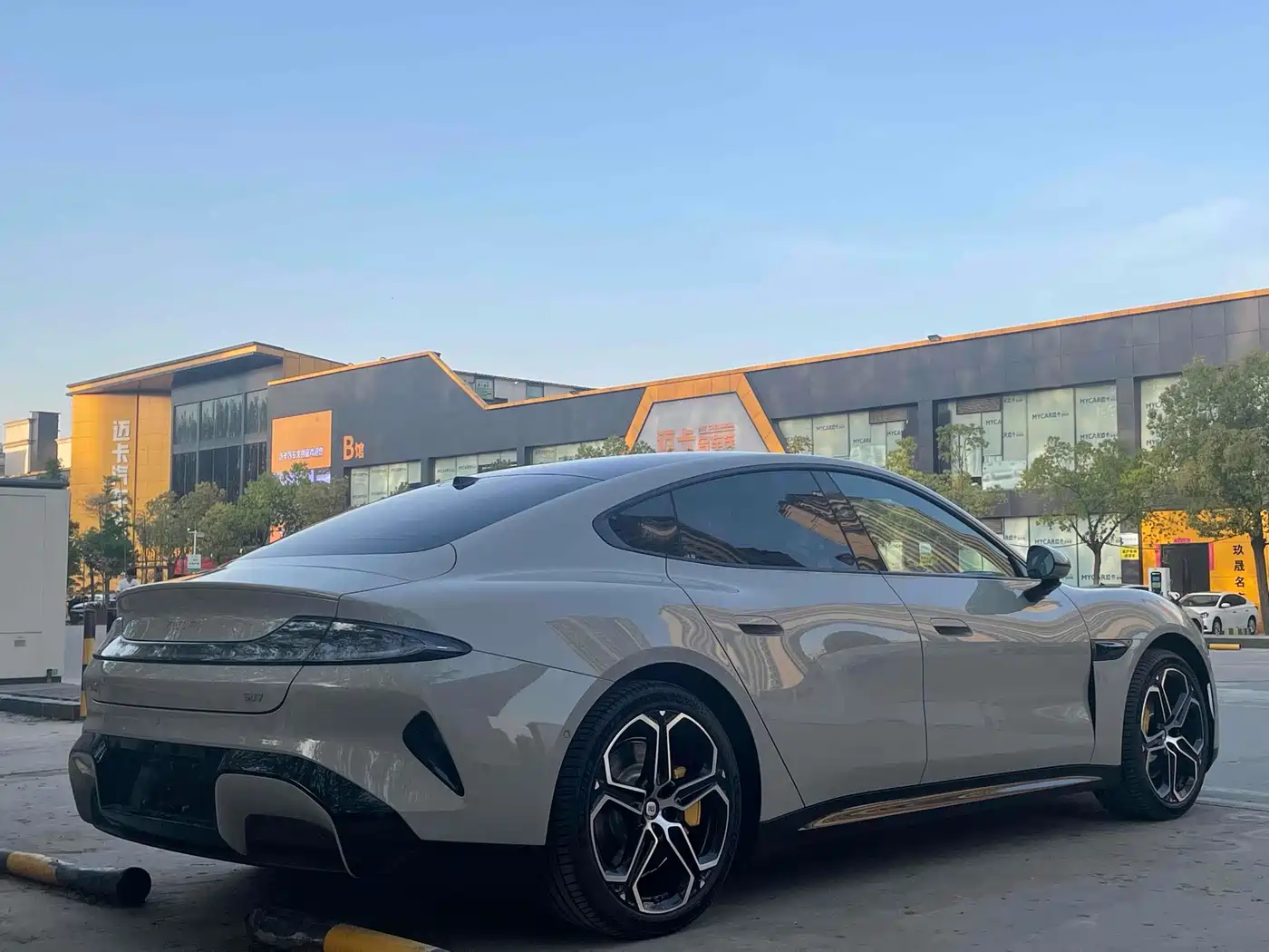 Xiaomi Auto Xiaomi SU7 2024 RWD Long Range Intelligent Driving Edition фото 10