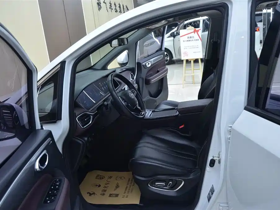 GAC Trumpchi Trumpchi M6 2023 PRO 270T DCT Luxury Edition фото 4