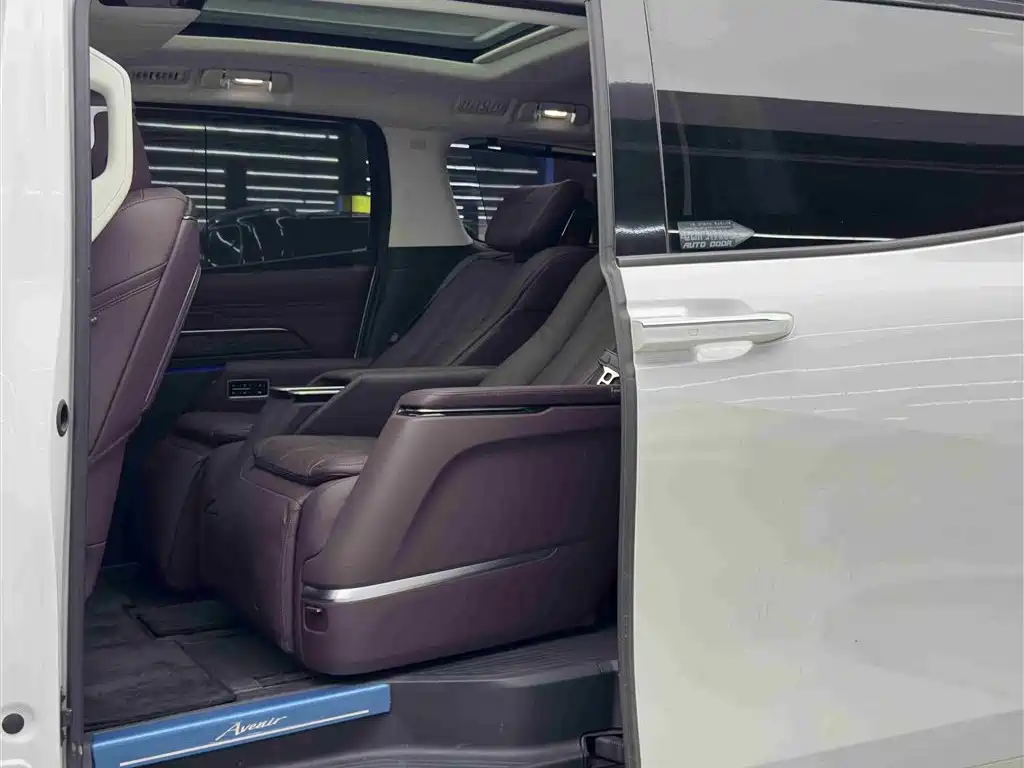 Buick Century 2025 2.0T 7-Seater World Edition фото 7