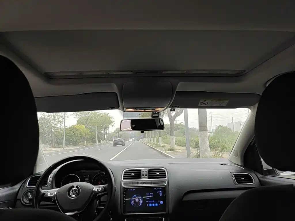 Volkswagen Polo 2016 1.6L Automatic Comfort фото 18