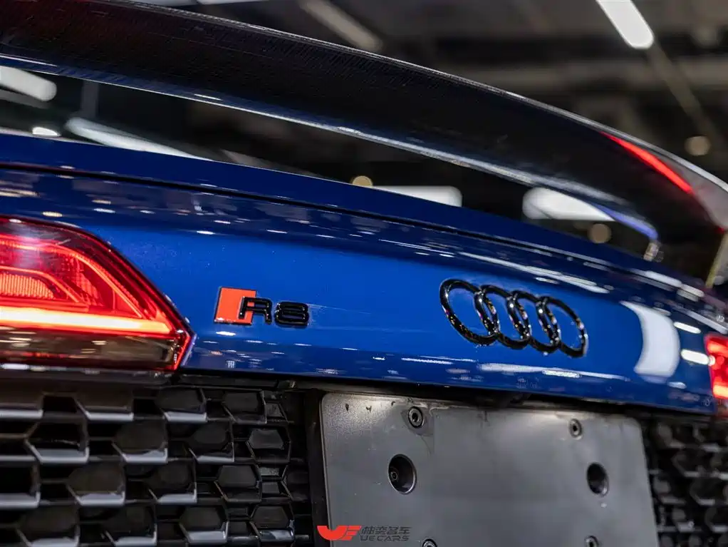 Фото 10 - Audi R8