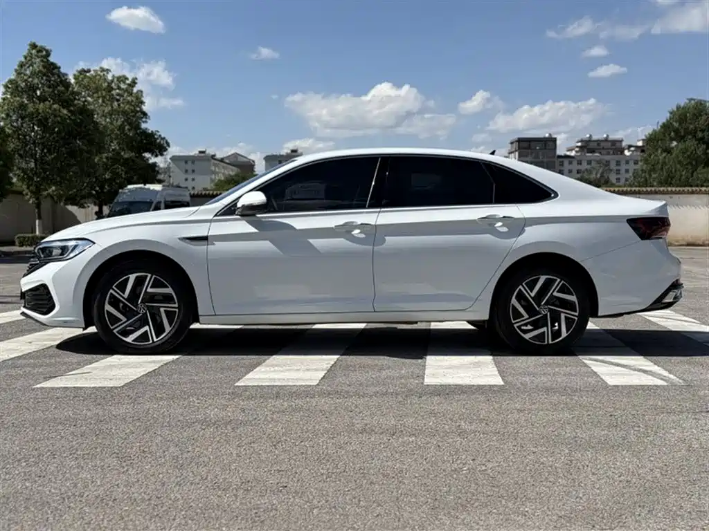 Volkswagen Sagitar 2023 300TSI DSG Surpassing Edition фото 10