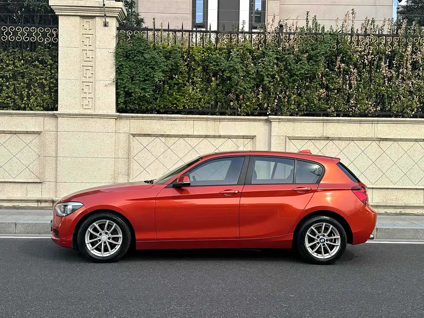 BMW 1 Series (Import) 2012 118i Leading фото 3