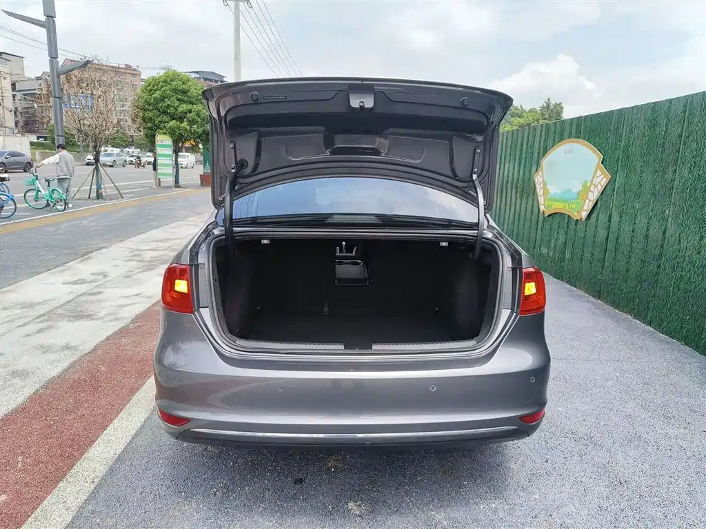 Volkswagen Sagitar 2014 Facelift 1.6L Automatic Comfort фото 19