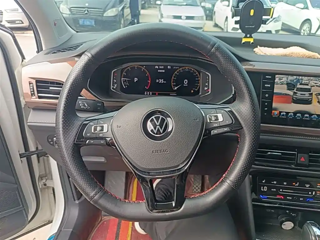 VOLKSWAGEN TUYUE