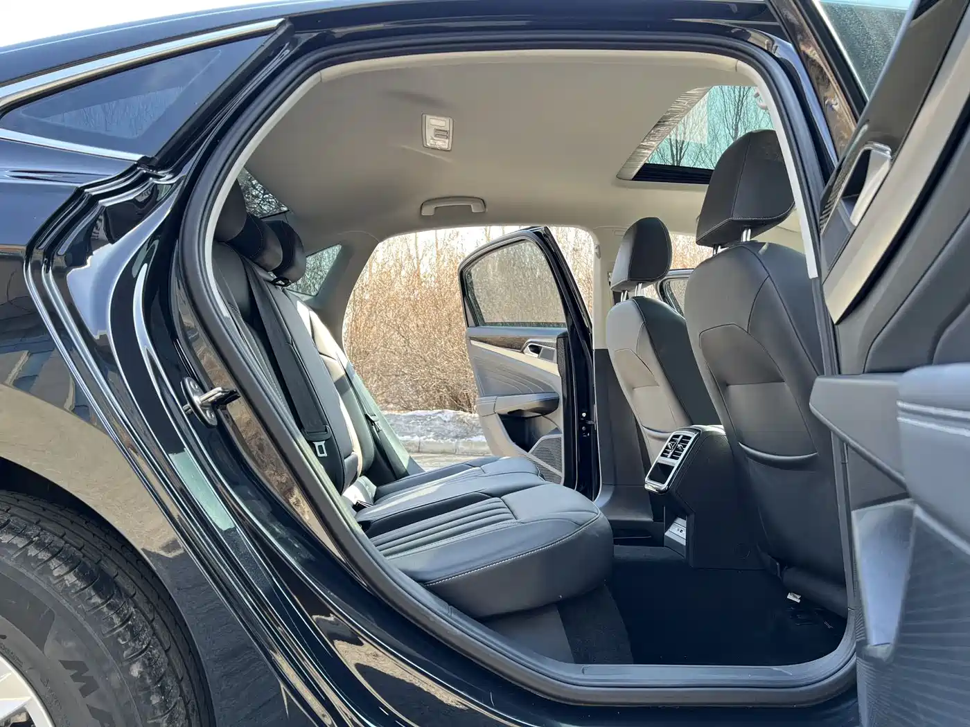 Volkswagen Passat 2023 280TSI Business Edition фото 11