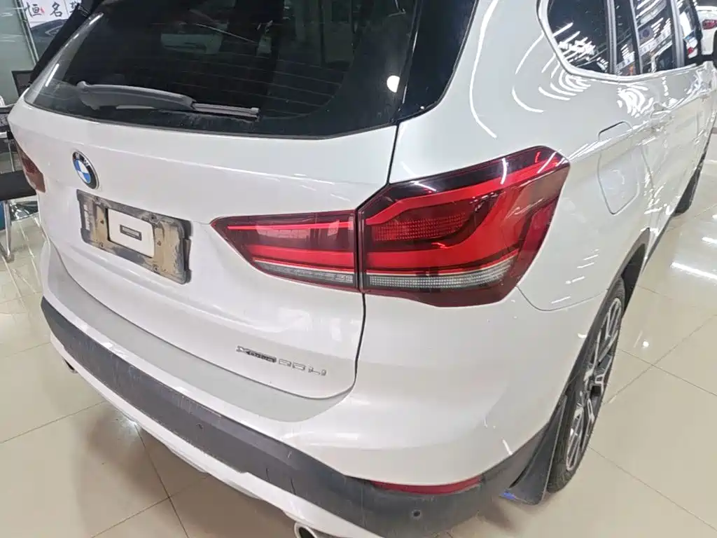 Фото 8 - BMW X1