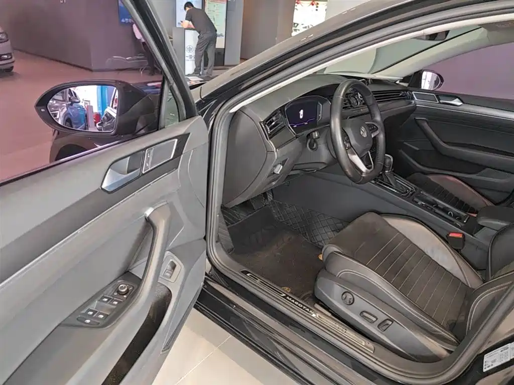 Volkswagen Magotan 2020 330TSI DSG Luxury фото 16