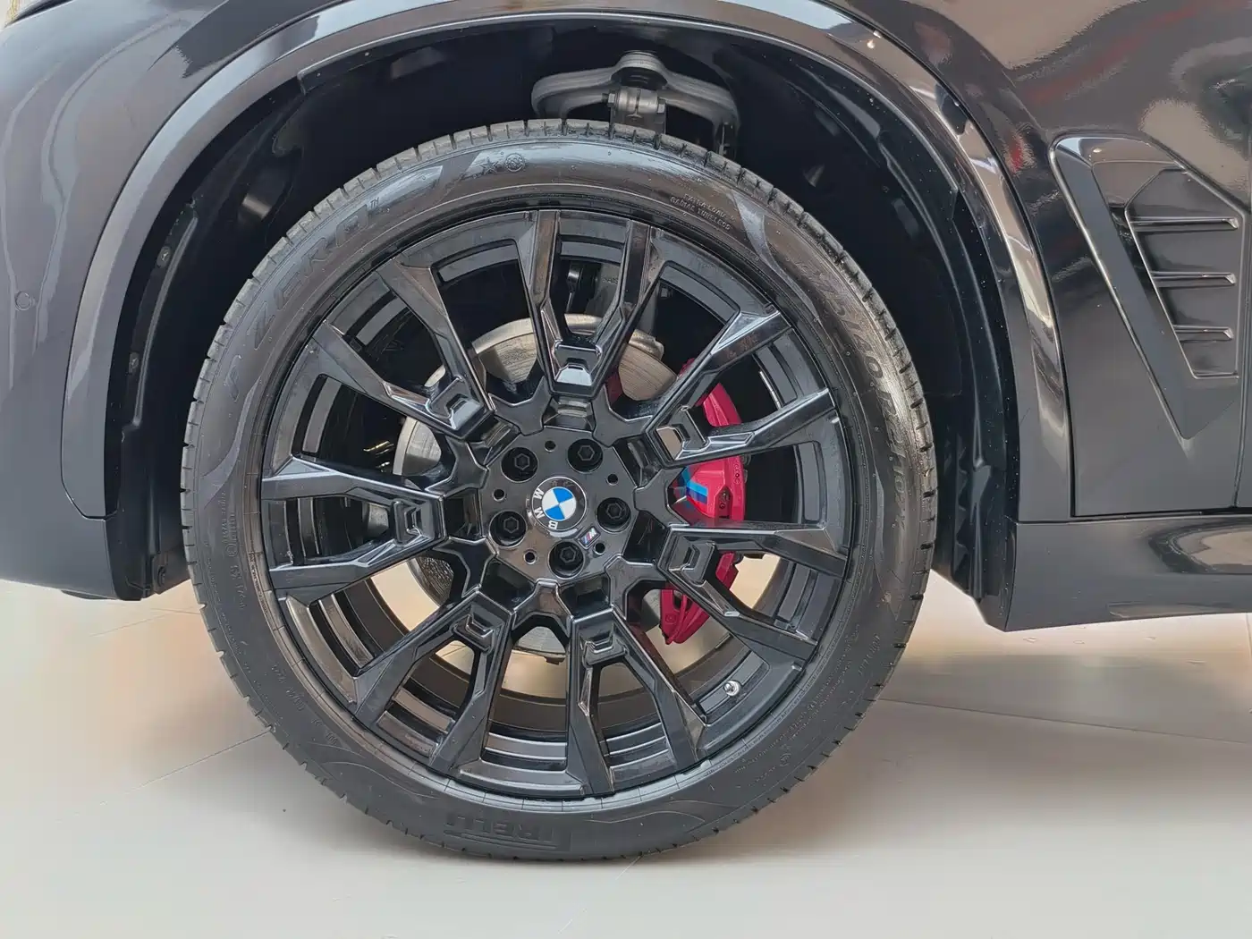 BMW X5 2025 Model xDrive 40Li M Sport Blackout Package фото 16