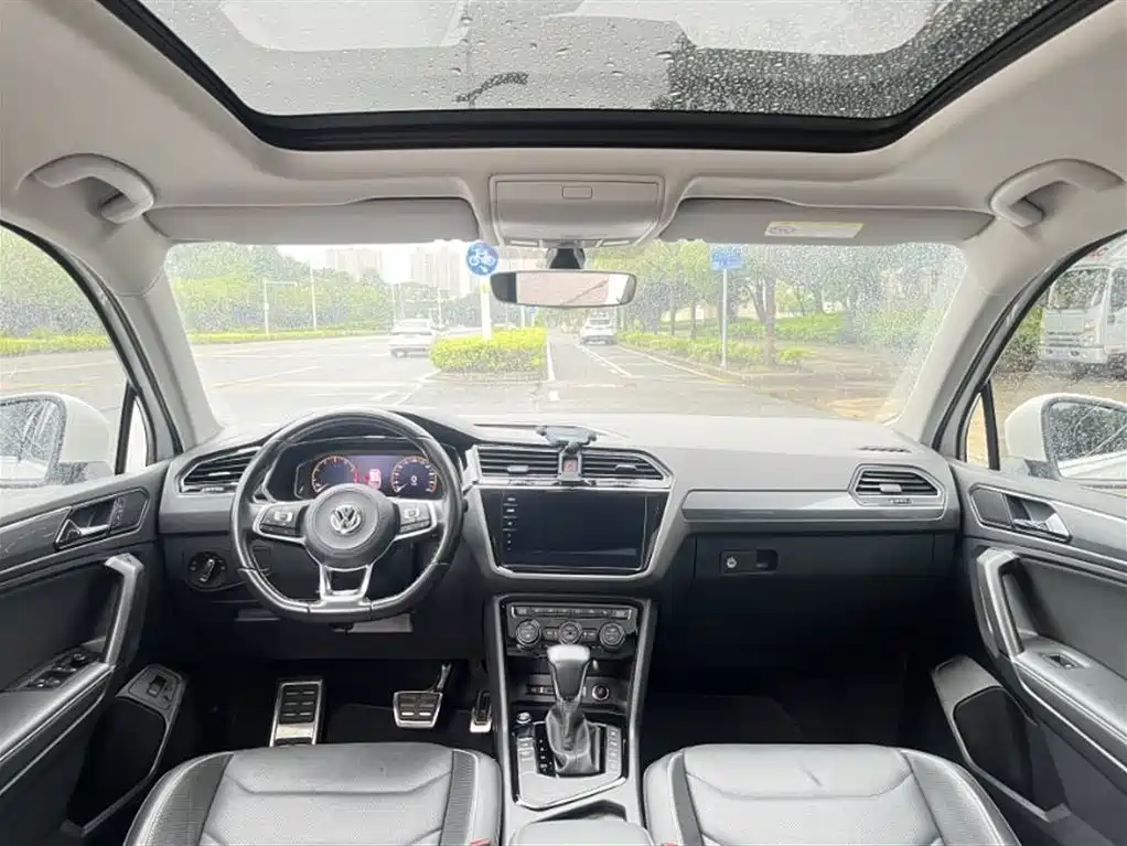 Volkswagen Tiguan L 2020 330TSI Auto 2WD R-Line Flagship China VI фото 8