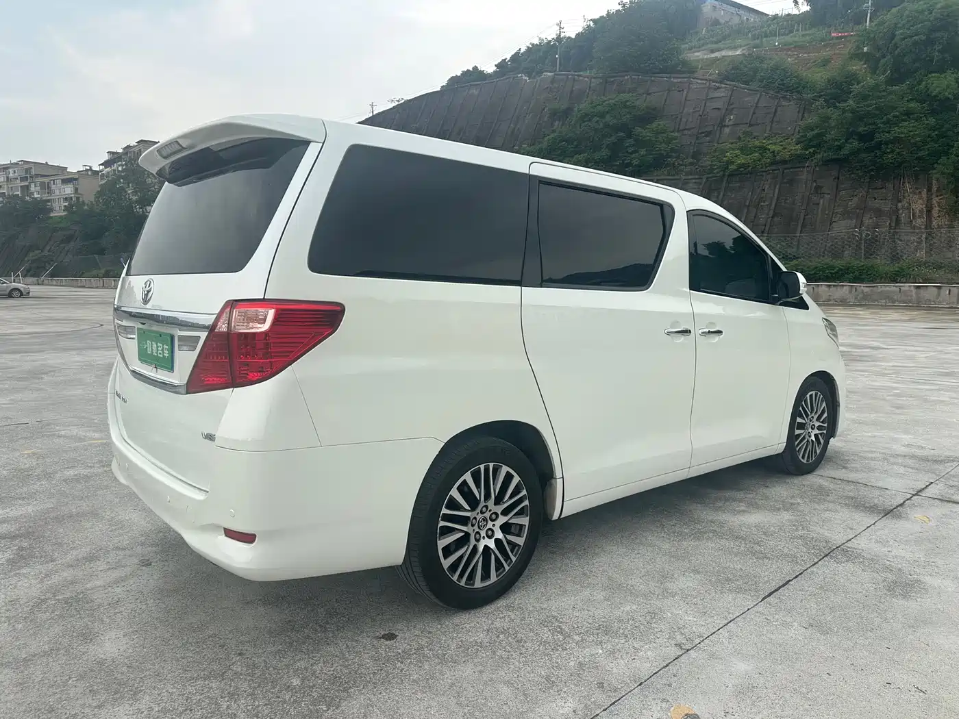Toyota Alphard 2012 3.5L Luxury Edition фото 4