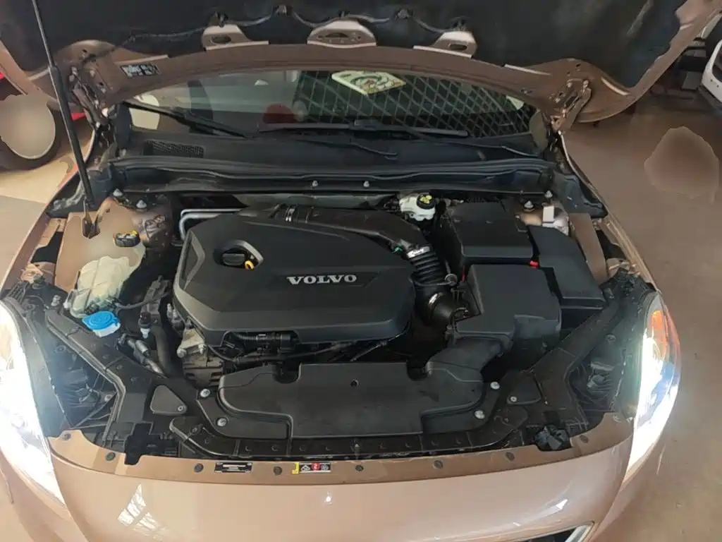 Фото 20 - Volvo V40