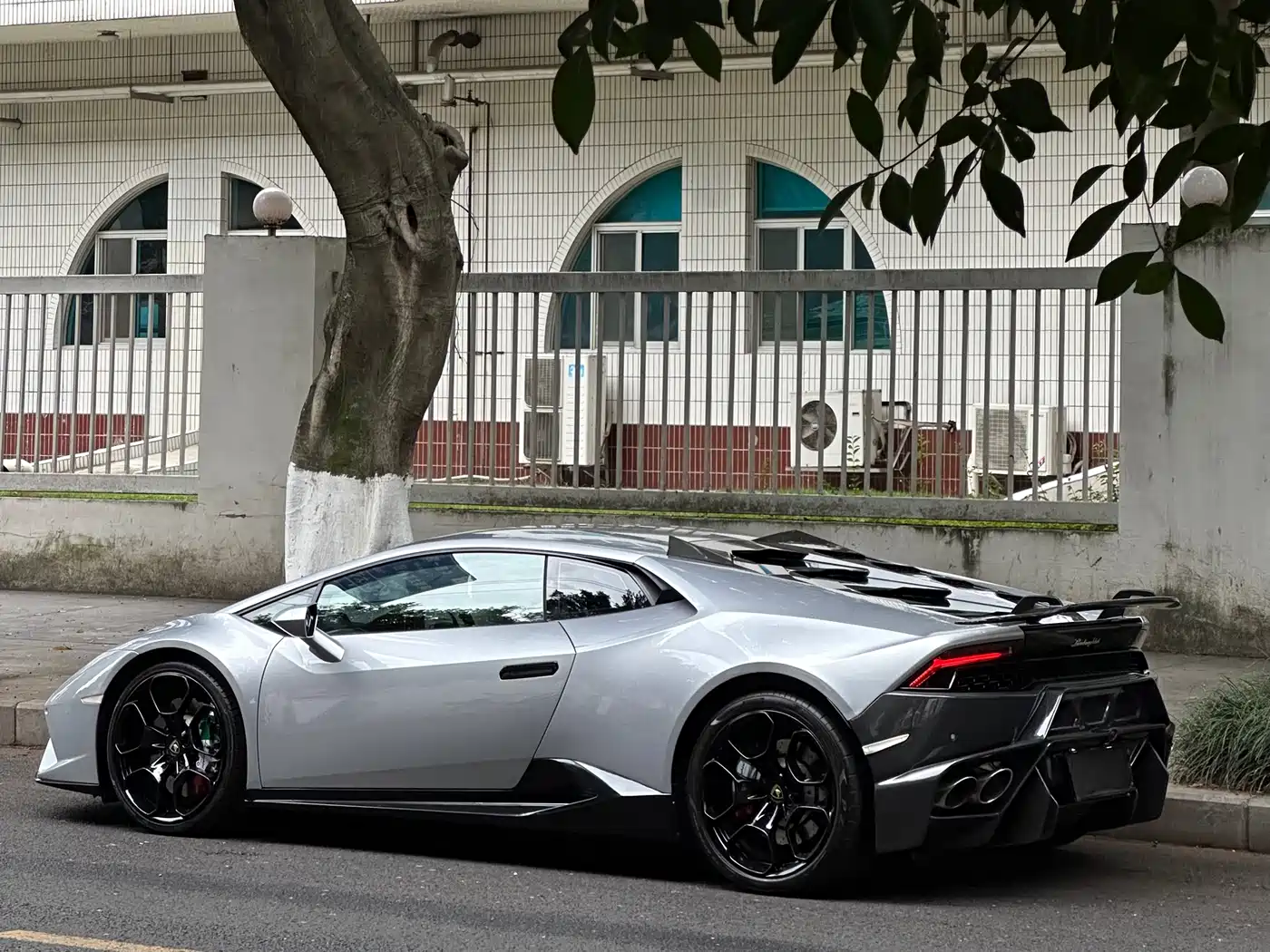 Lamborghini Huracán 2016 Huracán RWD Coupe фото 4