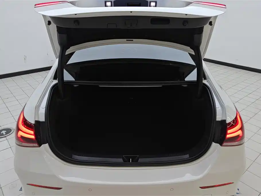 Mercedes-Benz A-Class 2022 Facelift III A 200 L Sport Sedan Fashion фото 4