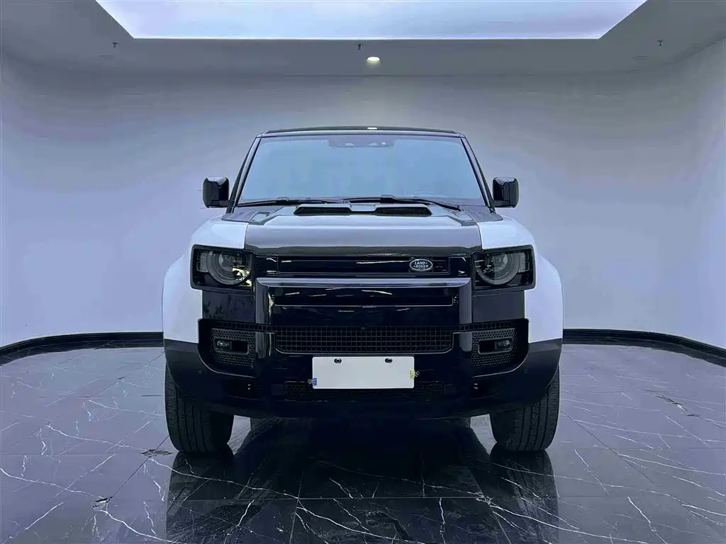 Land Rover Defender 2020 Model 110 P400 HSE фото 2