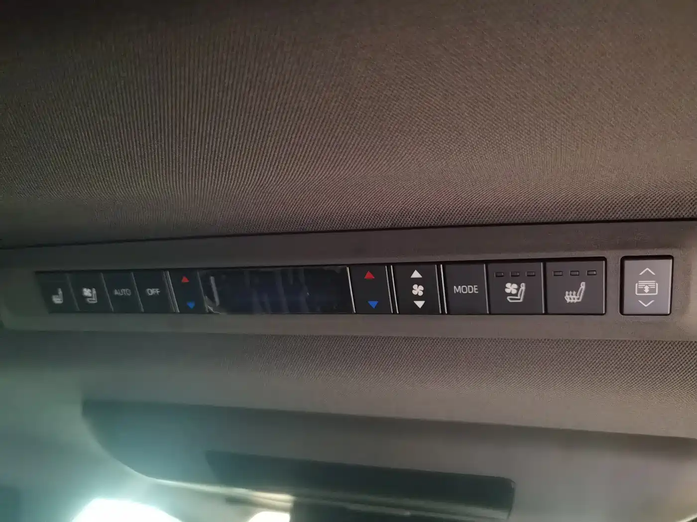 Toyota Sienna 2021 2.5L Hybrid Platinum Edition фото 12