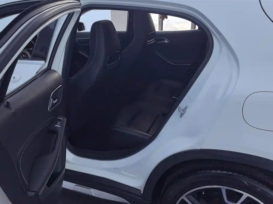 Mercedes-Benz GLA 2017 GLA 220 4MATIC Fashion фото 11