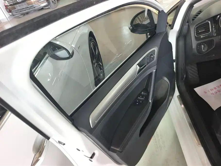 Volkswagen Golf 2020 Beloved Edition 280TSI DSG Comfort фото 7