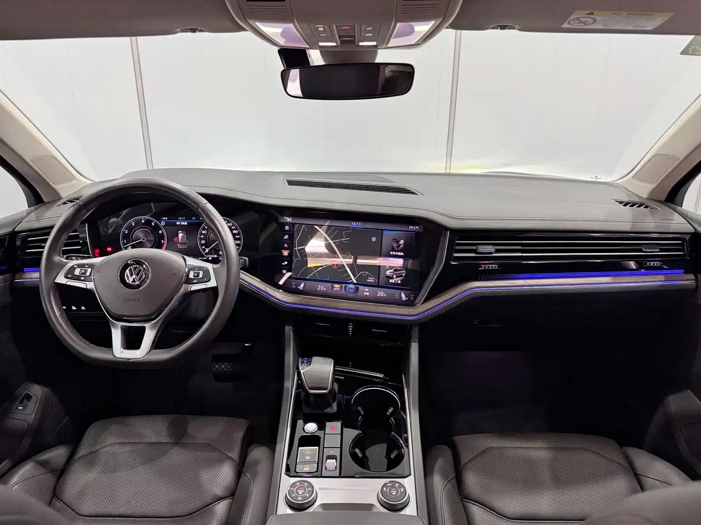 Volkswagen Touareg 2019 3.0TSI Sharp Edge Edition China VI фото 4