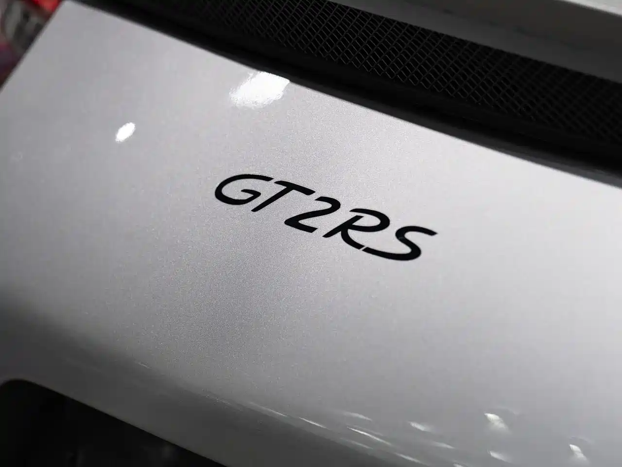 Porsche 911 2018 GT2 RS 3.8T фото 4