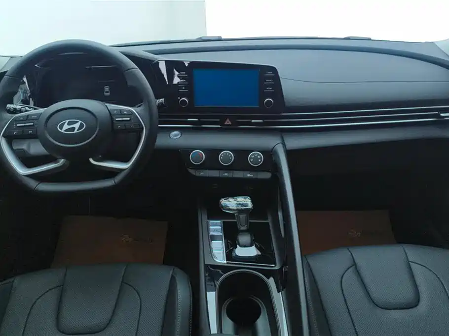 Hyundai Elantra 2023 1.5L CVT GLX Elite Edition фото 12