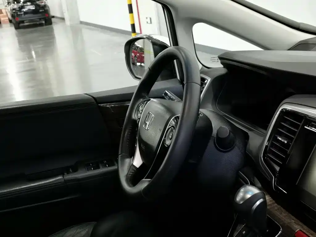 Фото 22 - Honda Odyssey