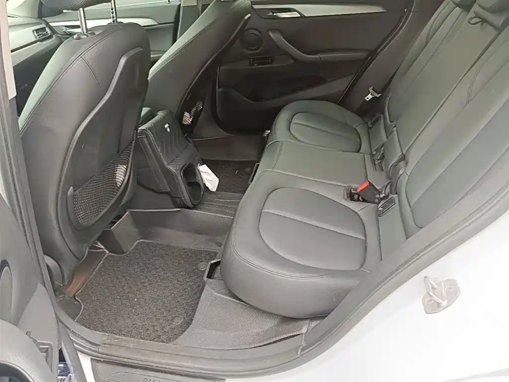 BMW X1 2018 sDrive20Li Leading Model фото 17