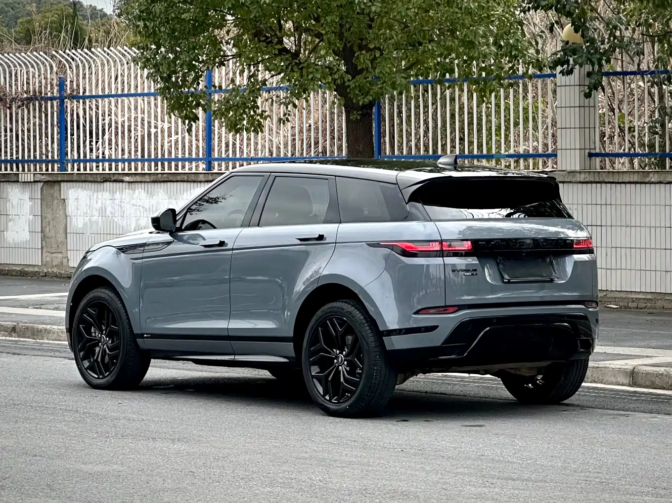 Land Rover Range Rover Evoque 2020 Model 249PS R-DYNAMIC S Gloss Black Sport Edition фото 6