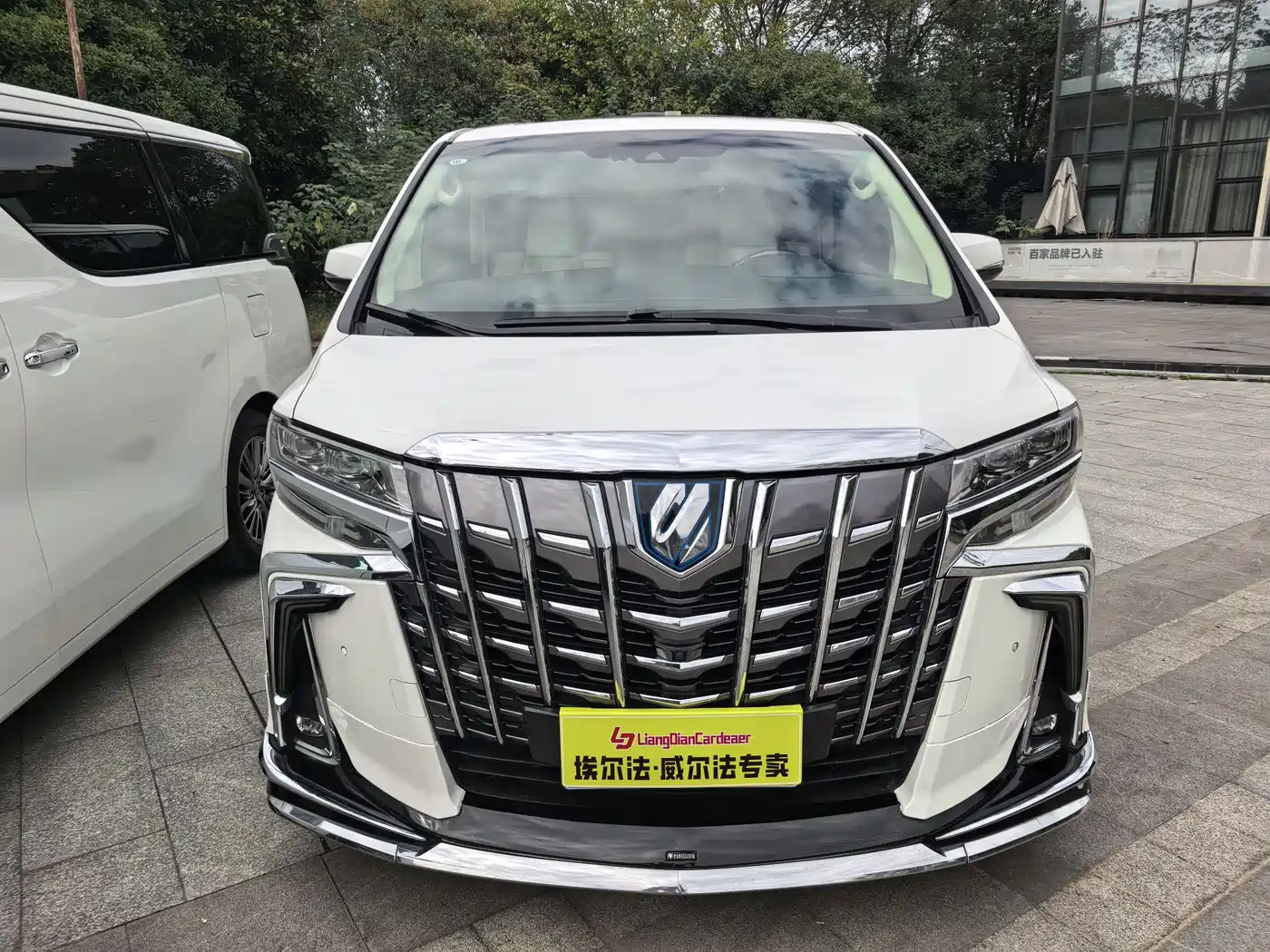 Toyota Alphard 2019 Hybrid 2.5L Premium Edition фото 2