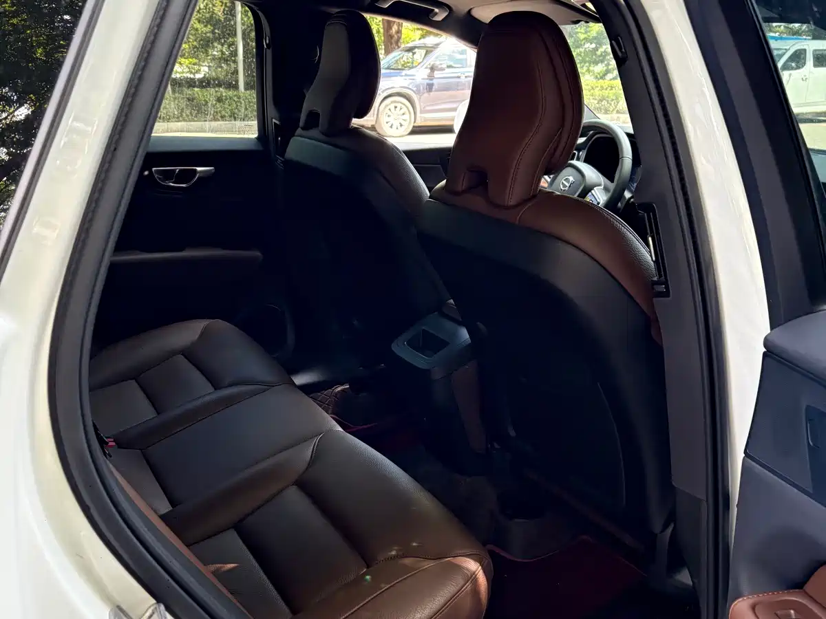 Фото 6 - Volvo XC60