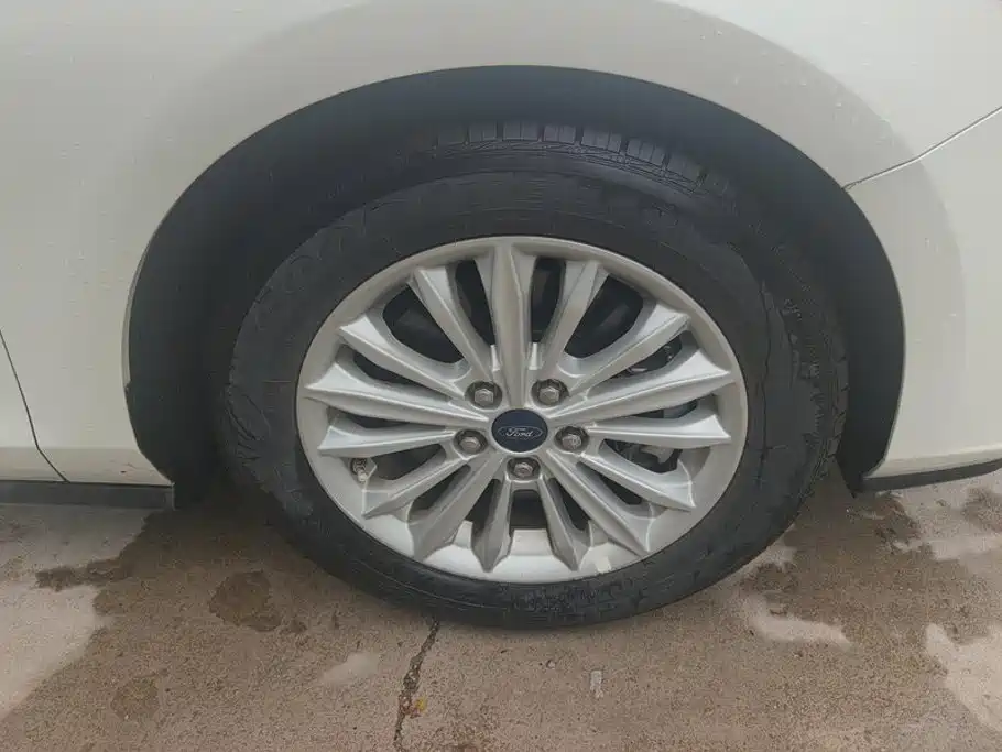 Фото 6 - Ford Focus