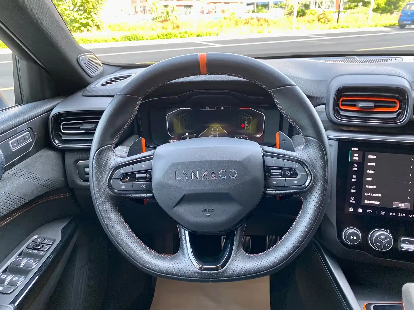 Lynk & Co 02 Hatchback 2021 2.0TD Halo Driving Control Package Edition фото 15