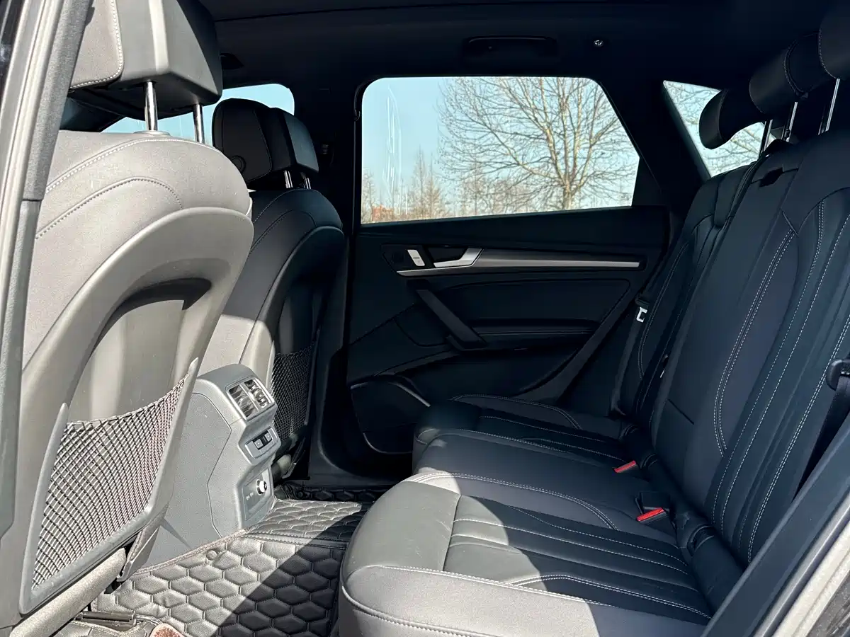 Audi Q5L 2024 Model 40 TFSI Luxury Dynamic фото 6