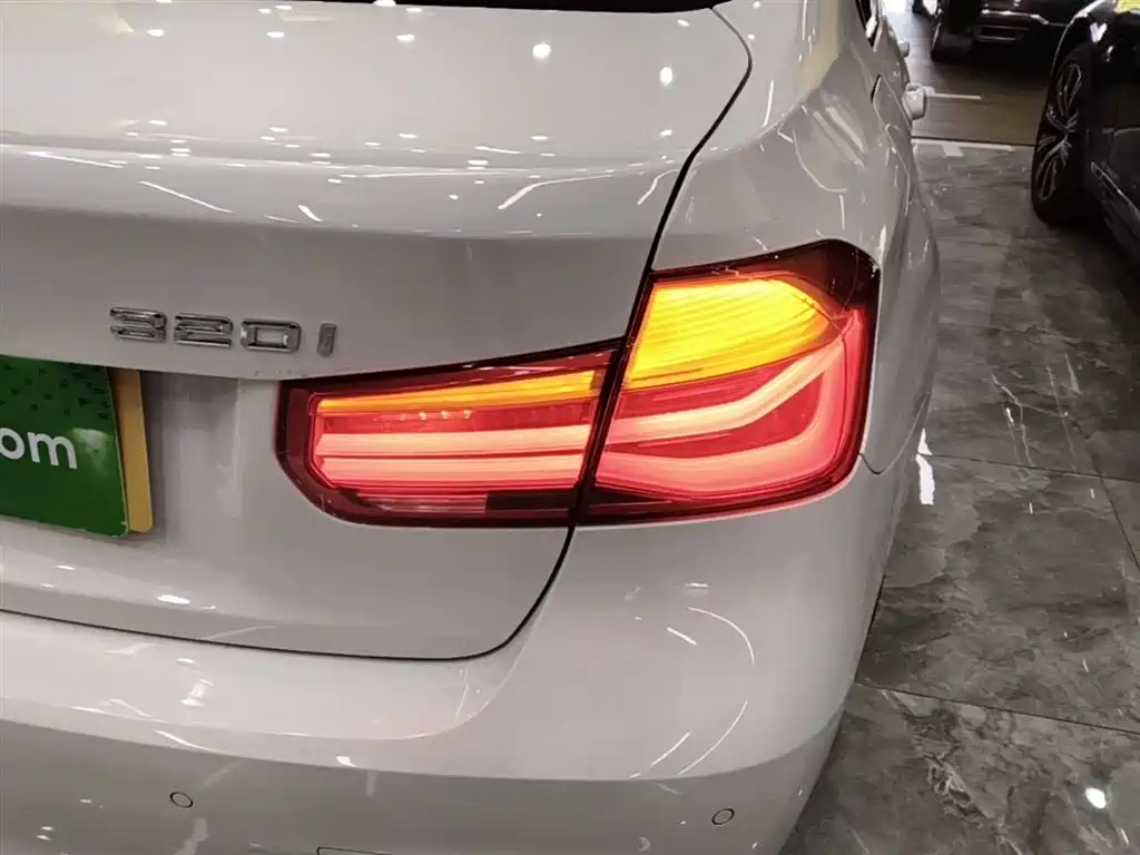 BMW 3 Series 2019 320i M Sport Package фото 8