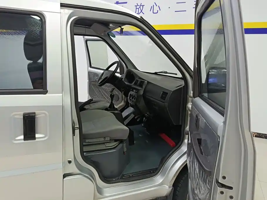 Wuling Motors Wuling Rongguang 2014 2011 1.2L Base Model