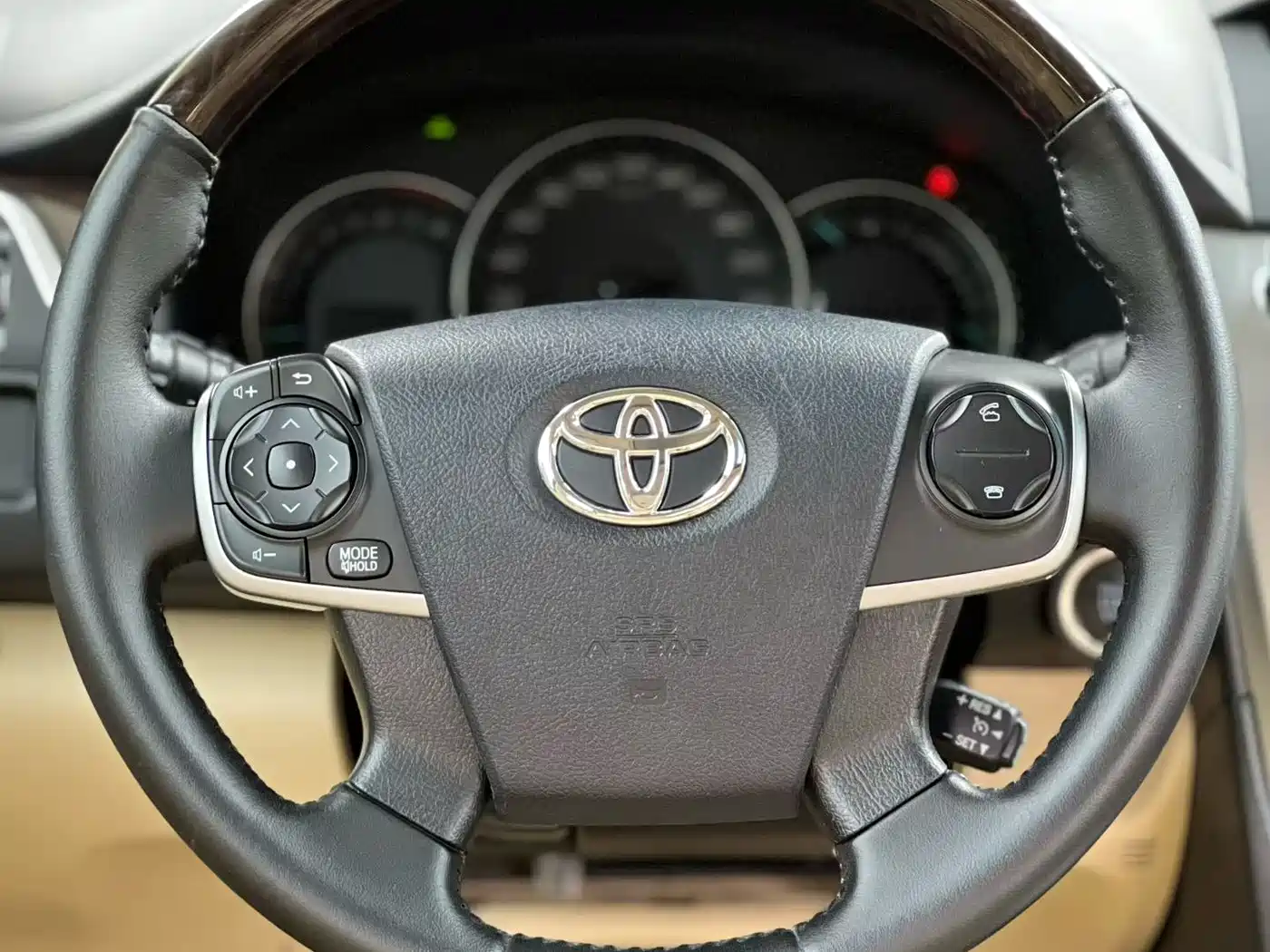 Toyota Camry 2015 2.5G Luxury Navigation Edition фото 2