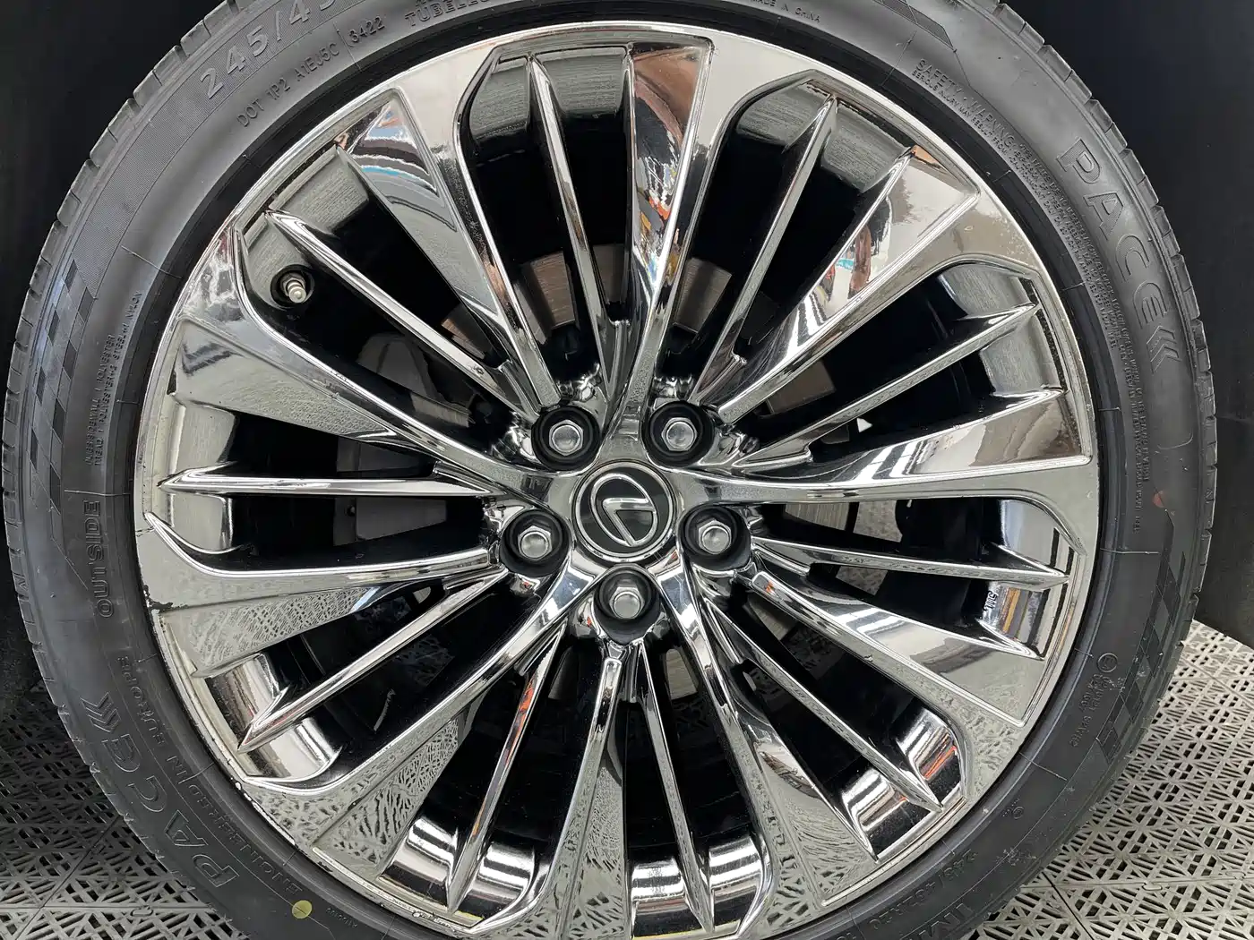 Lexus LS 2018 500h Executive Edition China V фото 7