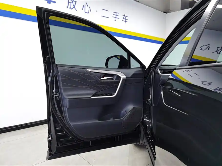 Toyota RAV4 Rongfang 2024 2.0L CVT FWD Style Plus Edition фото 7
