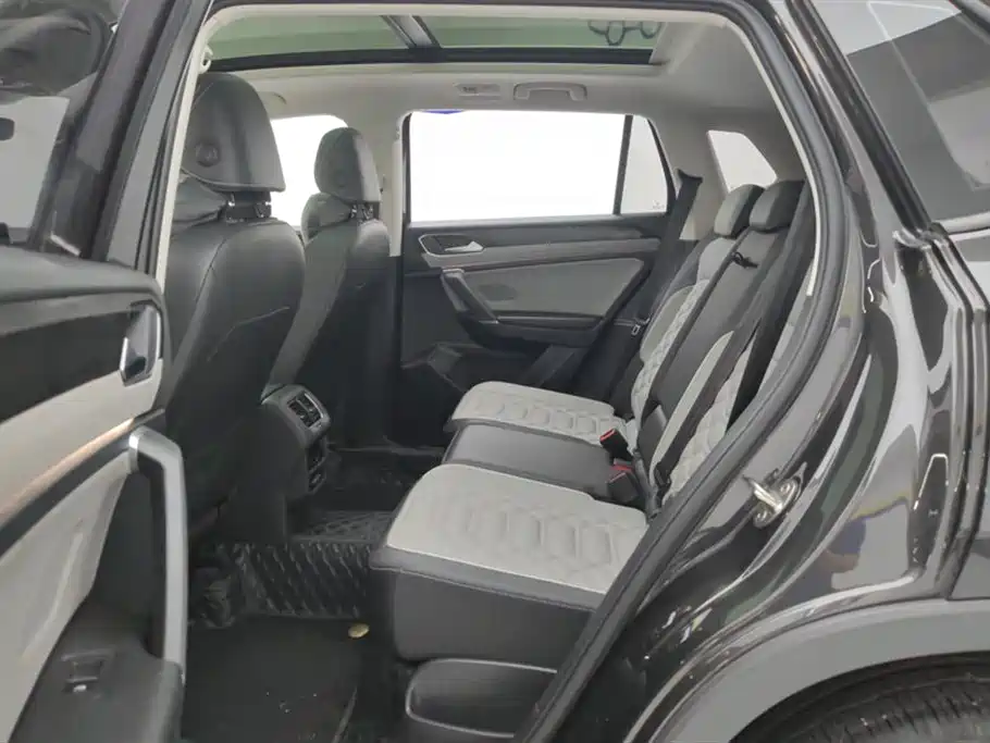 Volkswagen Tayron 2023 330TSI 2WD Luxury Plus Advanced Edition фото 11