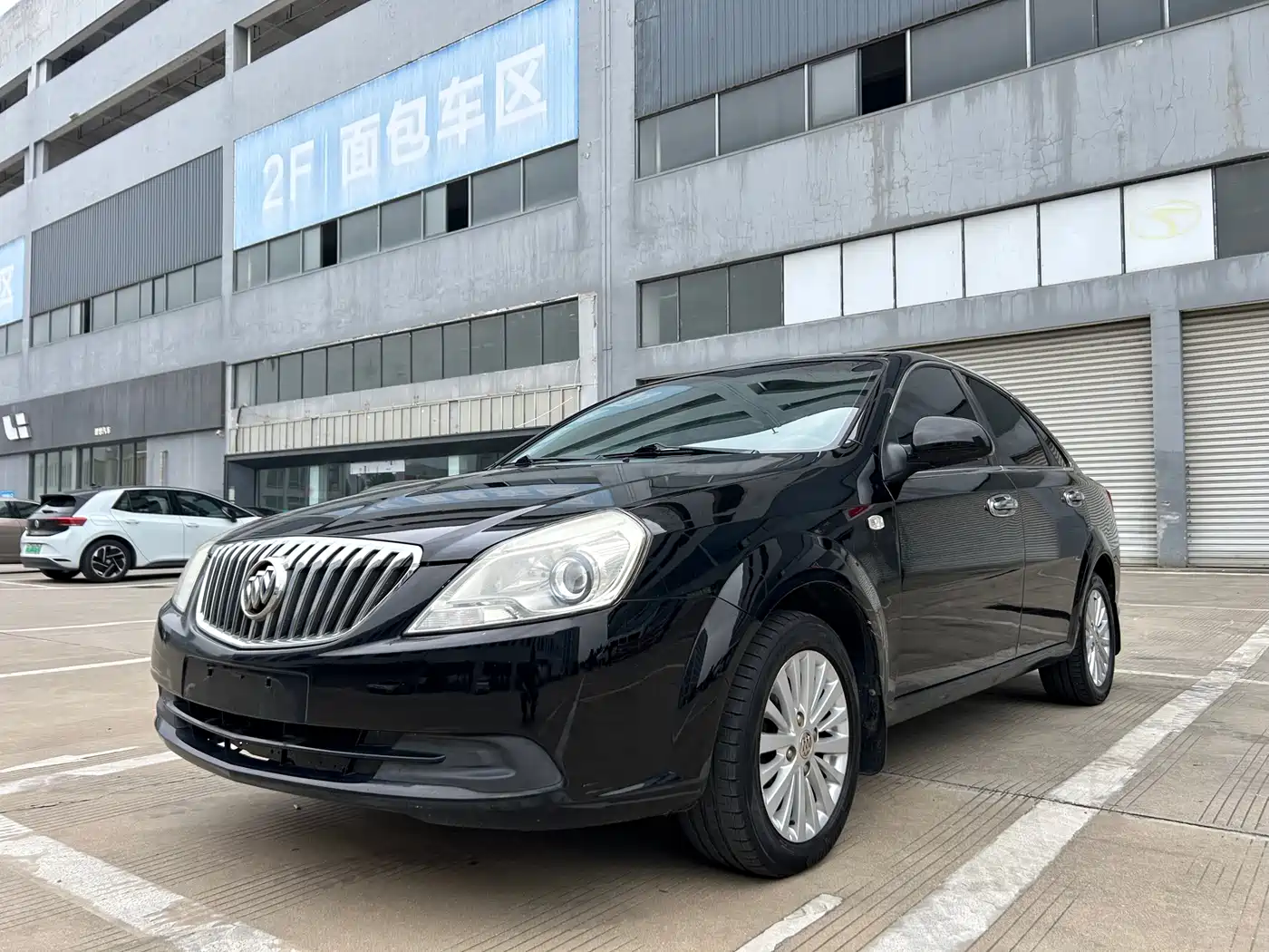 Buick Excelle 2013 1.5L Automatic Exclusive фото 2
