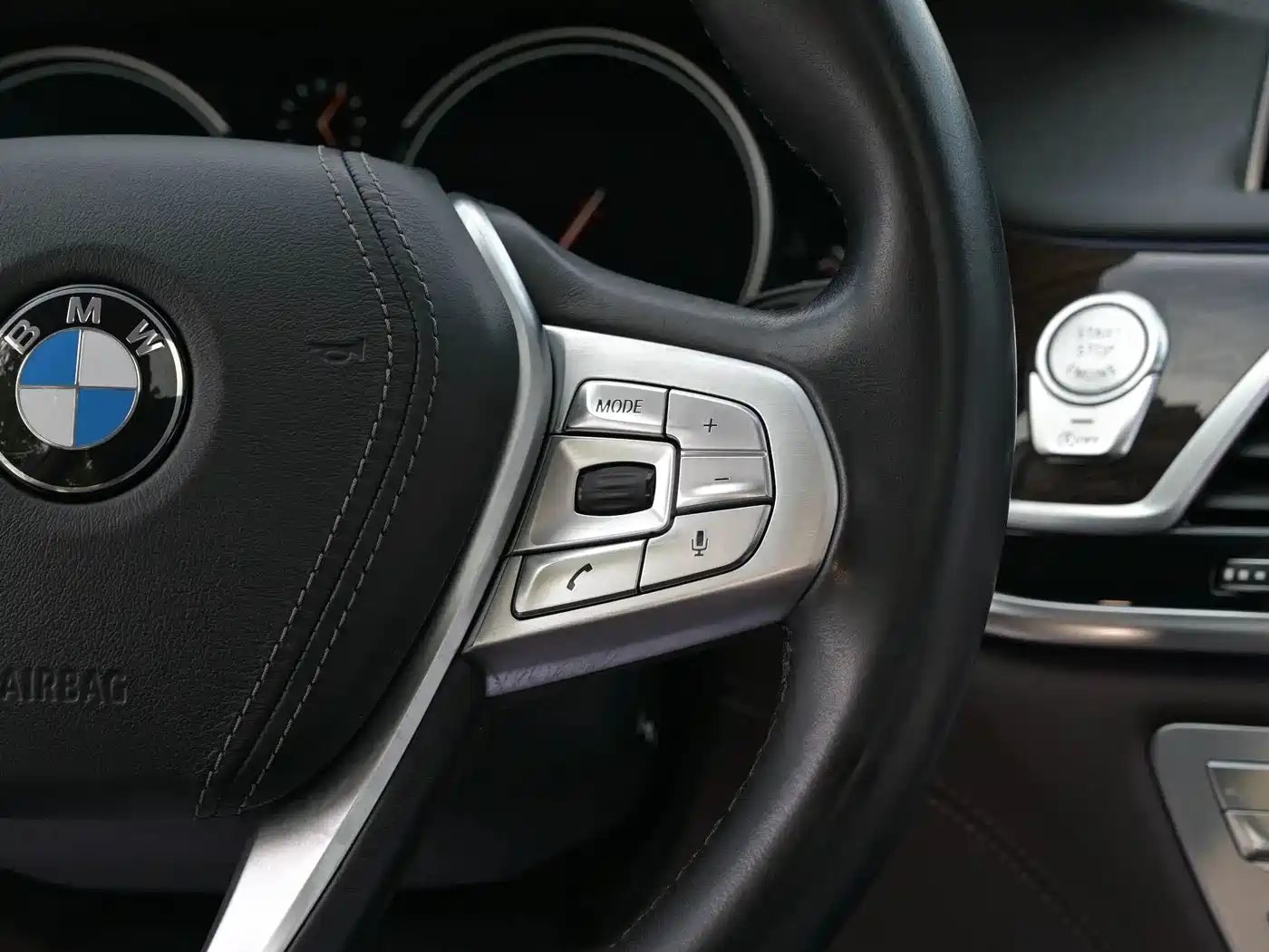 BMW 7 Series 2016 730Li Leading фото 15