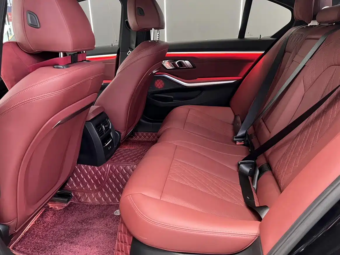 BMW 3 Series 2026 330Li Excellence M Sport Shadowline Package фото 7