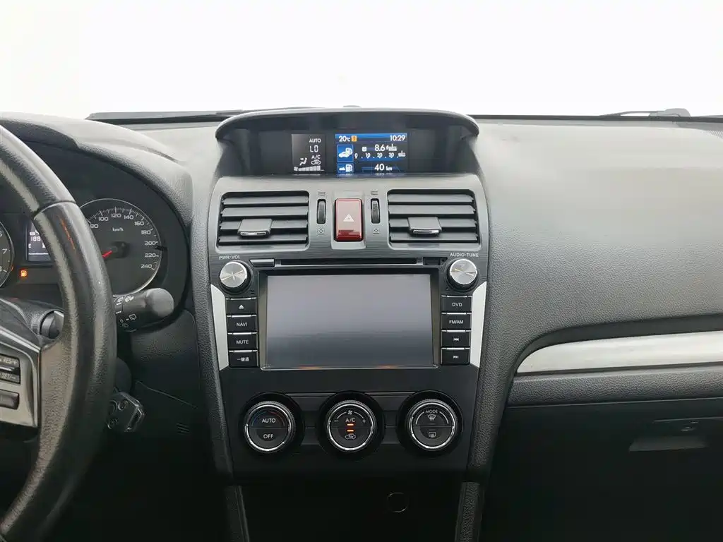 Subaru XV 2012 2.0i Luxury Edition фото 12