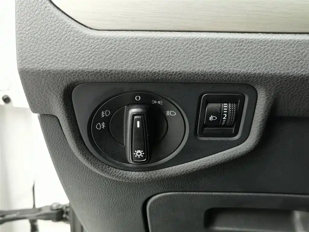 Volkswagen Touran 2018 Touran L 280TSI DSG Comfort 7-seater China V фото 21