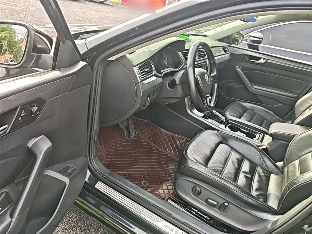 Volkswagen Passat 2016 280TSI DSG Honor Edition фото 16