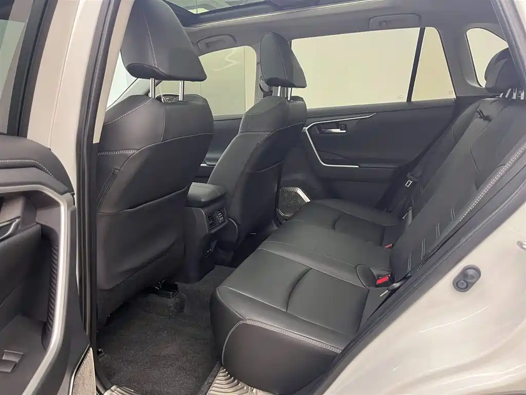 Toyota RAV4 Rongfang 2023 2.0L CVT FWD Style Plus Edition фото 6