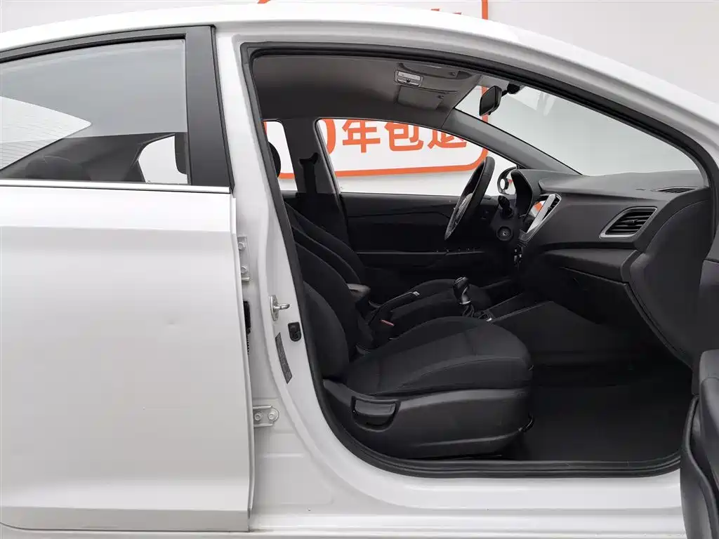 Hyundai Verna 2020 1.4L Manual GLS Cool Edition фото 23