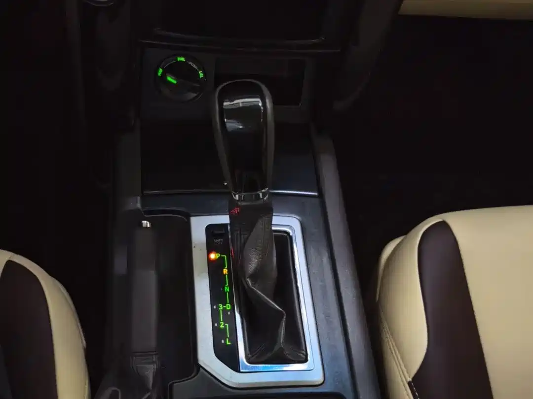Toyota Prado 2015 2.7L Automatic Standard фото 11