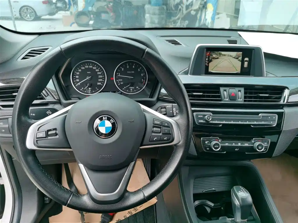 BMW X1 2018 sDrive20Li Leading Model фото 6